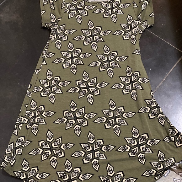 Lularoe Carly - Picture 2 of 3